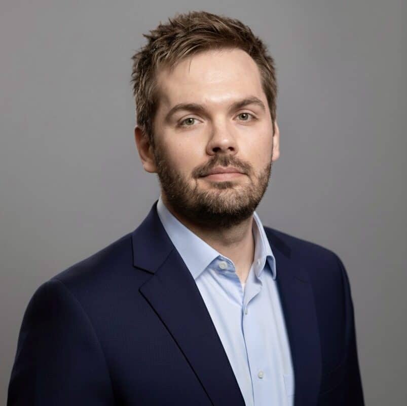 matt elich headshot